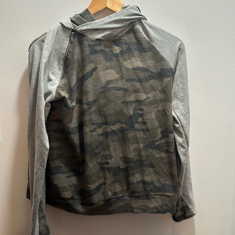 Hooded longleeve camo top. Size small.